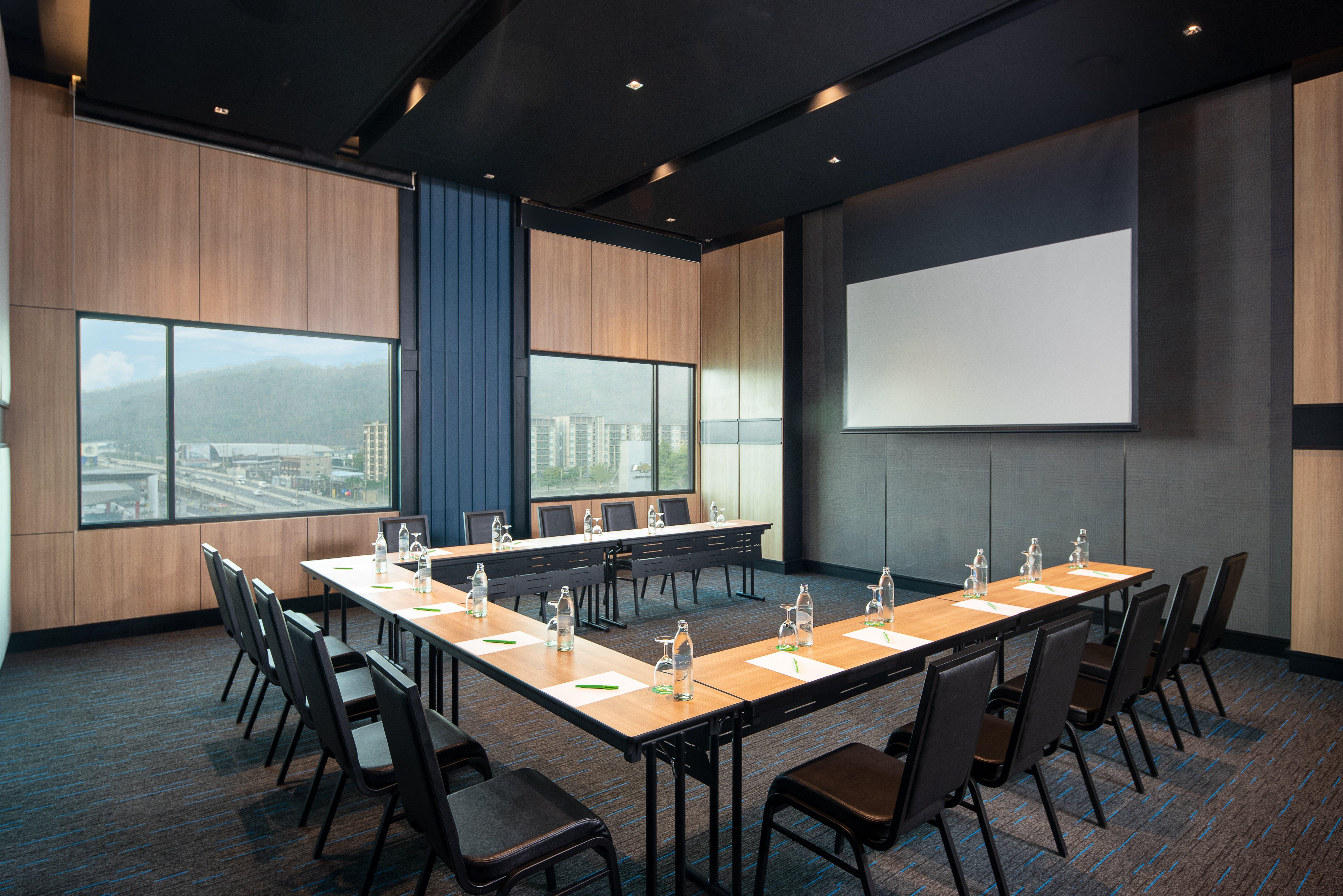 Holiday Inn & Suites Siracha Laemchabang By Ihg Si Racha Exterior photo
