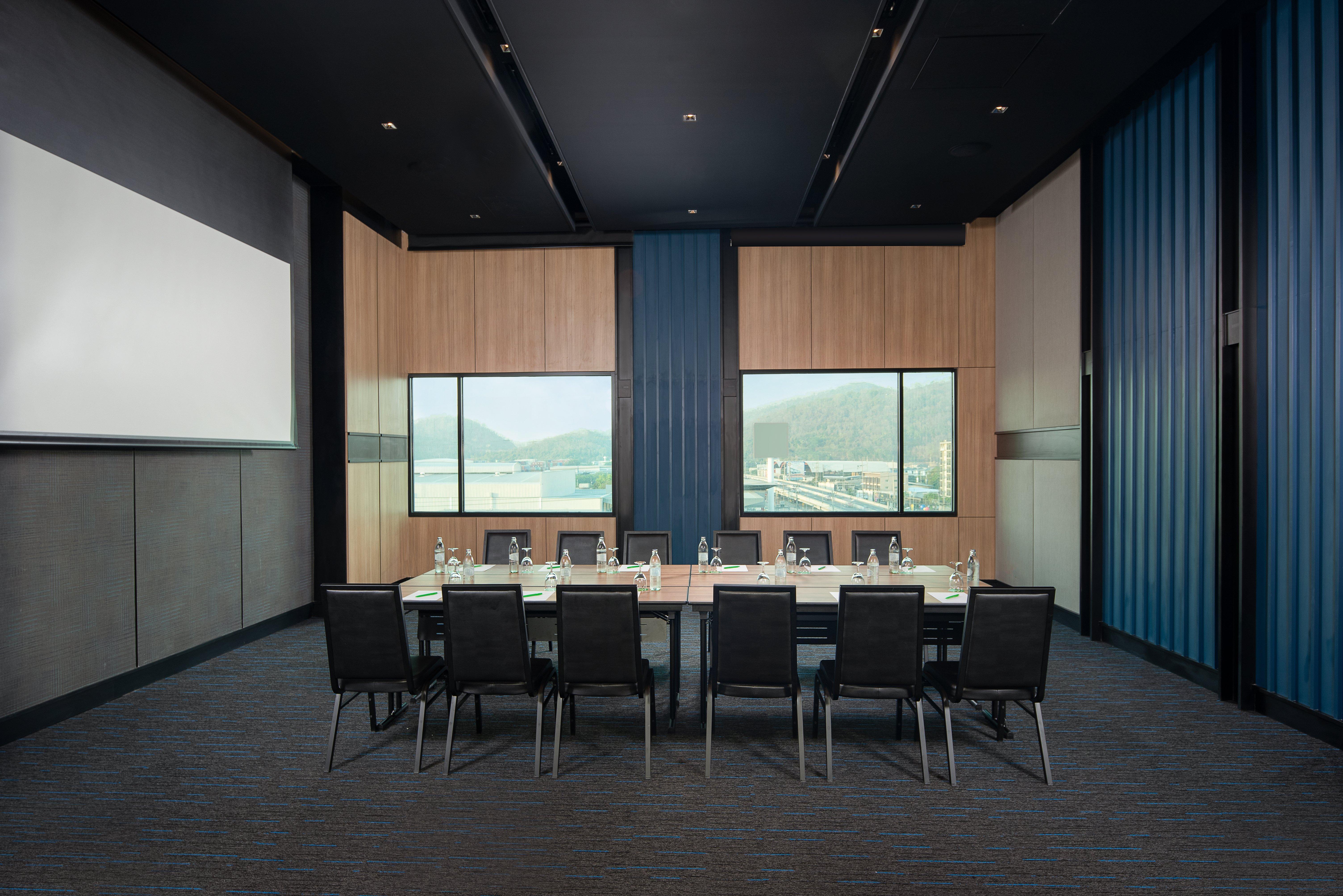 Holiday Inn & Suites Siracha Laemchabang By Ihg Si Racha Exterior photo