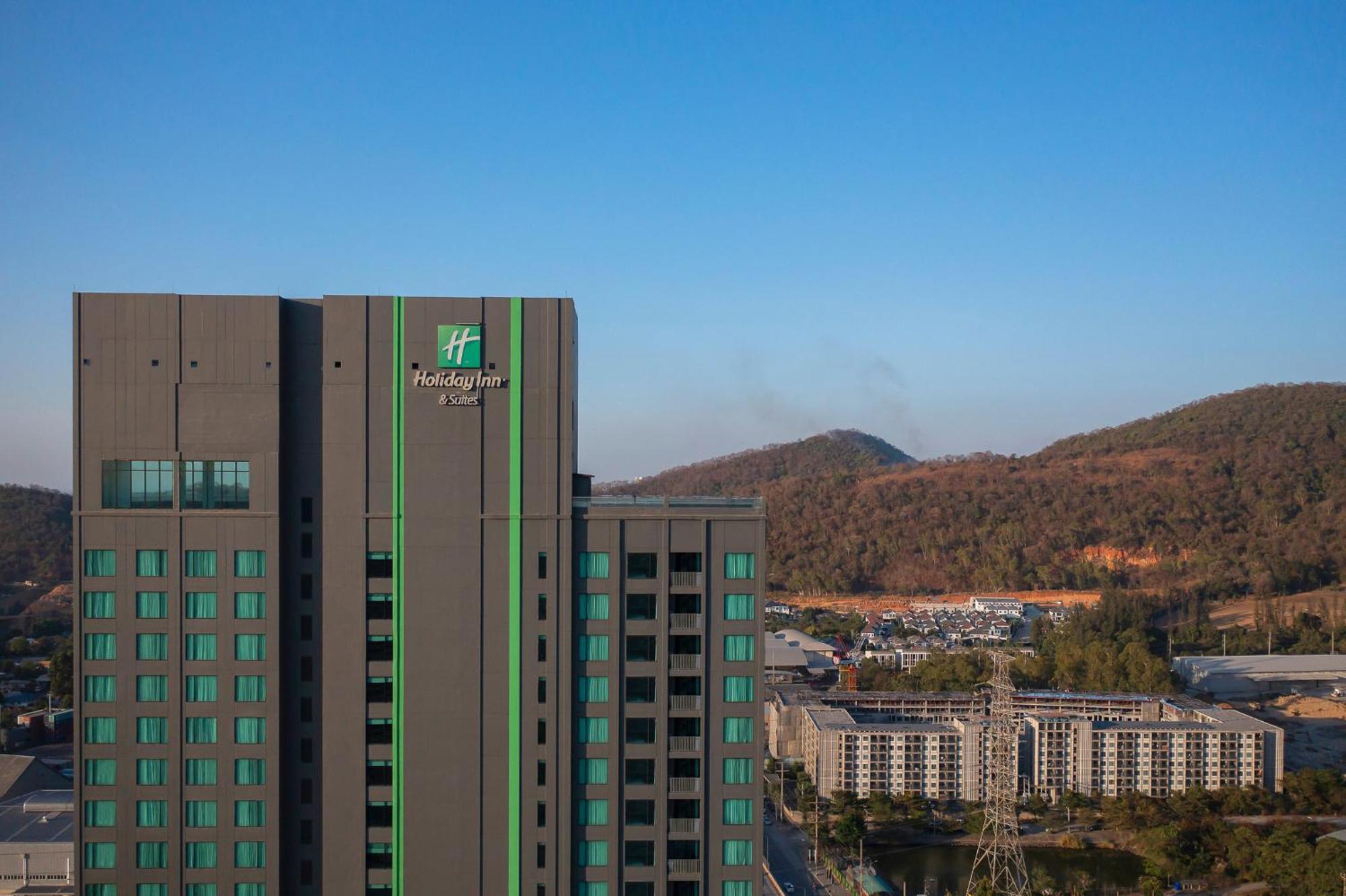 Holiday Inn & Suites Siracha Laemchabang By Ihg Si Racha Exterior photo